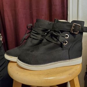 Generic Black Sneakers (Sz 7.5)